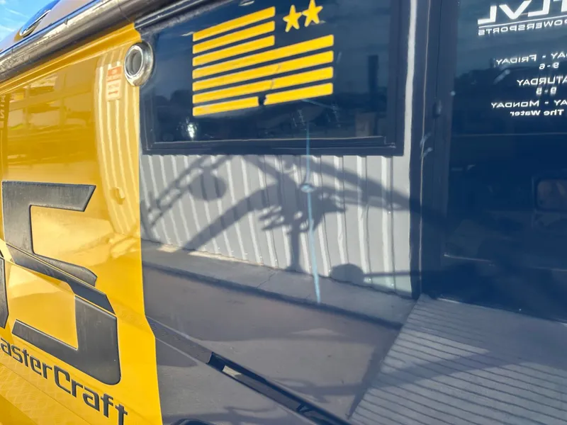 Slide: The Image of MasterCraft 2006 - 10