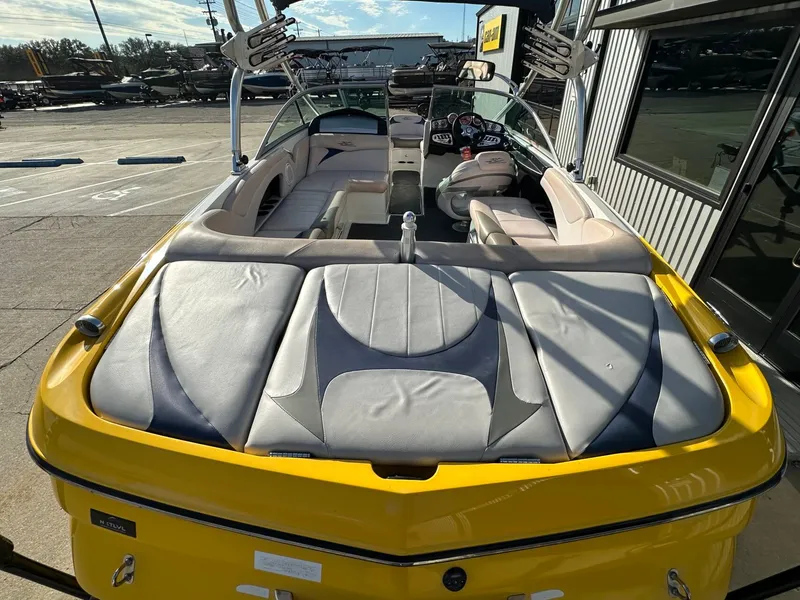 Slide: The Image of MasterCraft 2006 - 14