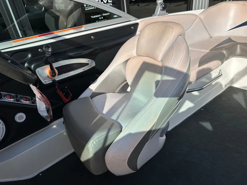 Slide: The Image of MasterCraft 2006 - 23