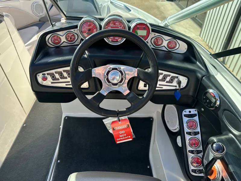 Slide: The Image of MasterCraft 2006 - 24