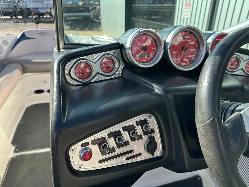 Slide: The Image of MasterCraft 2006 - 25