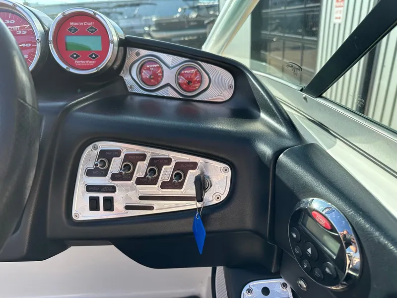 Slide: The Image of MasterCraft 2006 - 26