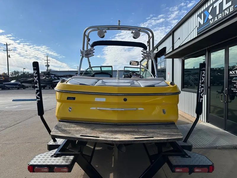 Slide: The Image of MasterCraft 2006 - 3