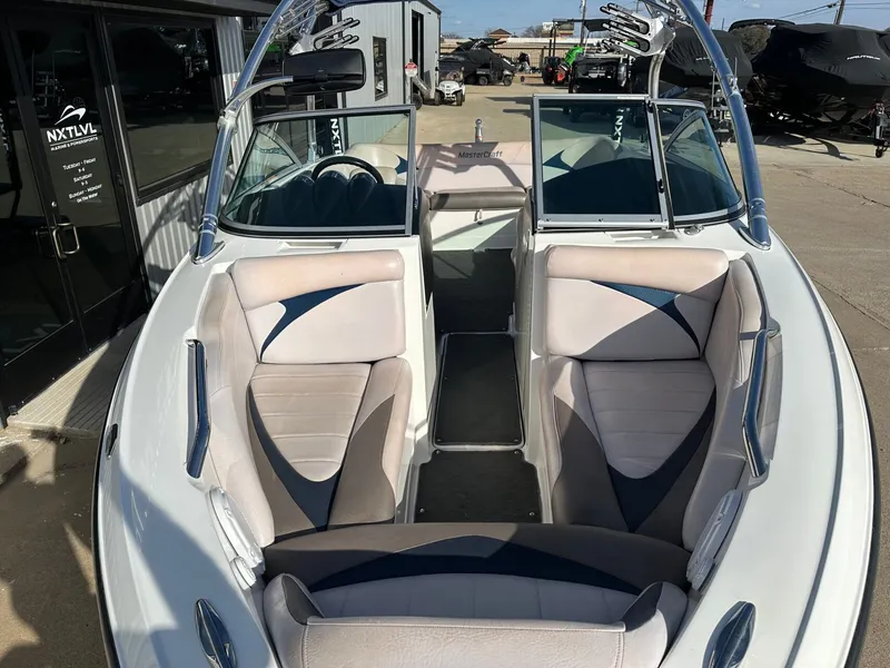 Slide: The Image of MasterCraft 2006 - 34