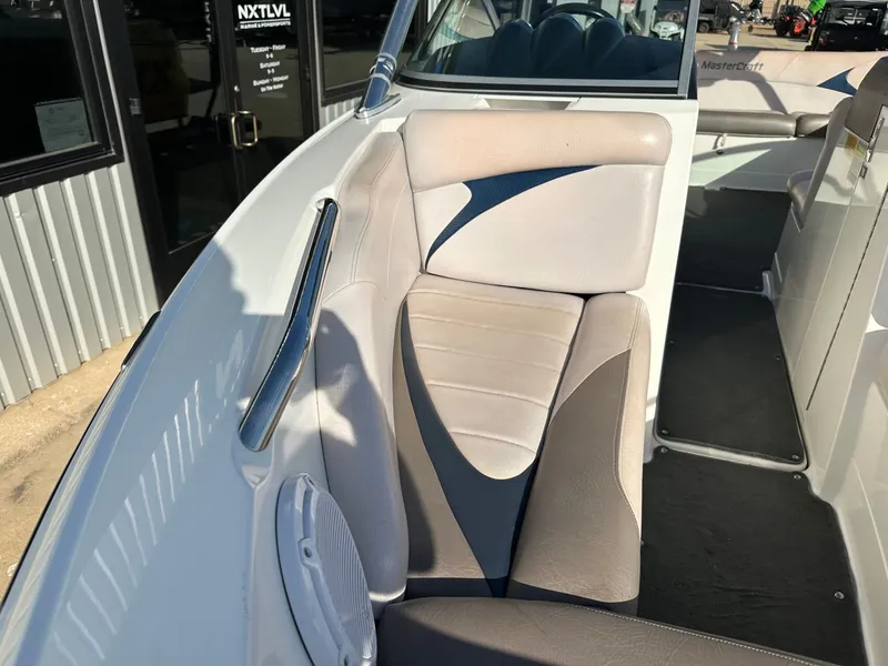 Slide: The Image of MasterCraft 2006 - 35