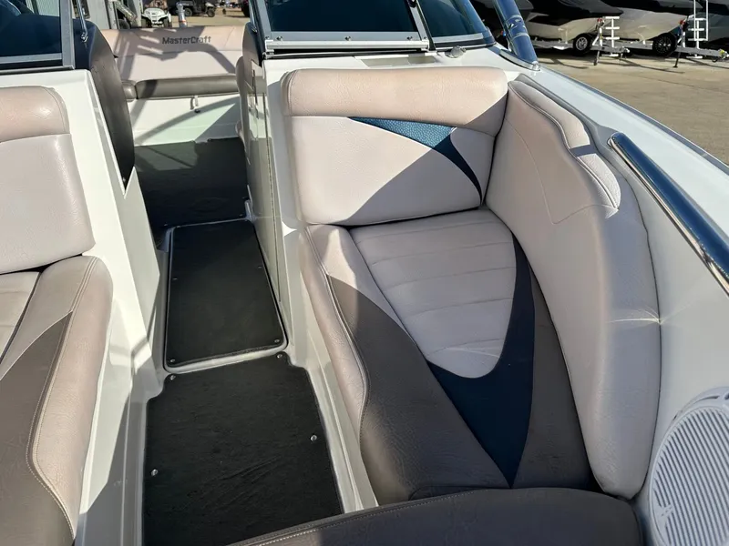 Slide: The Image of MasterCraft 2006 - 36