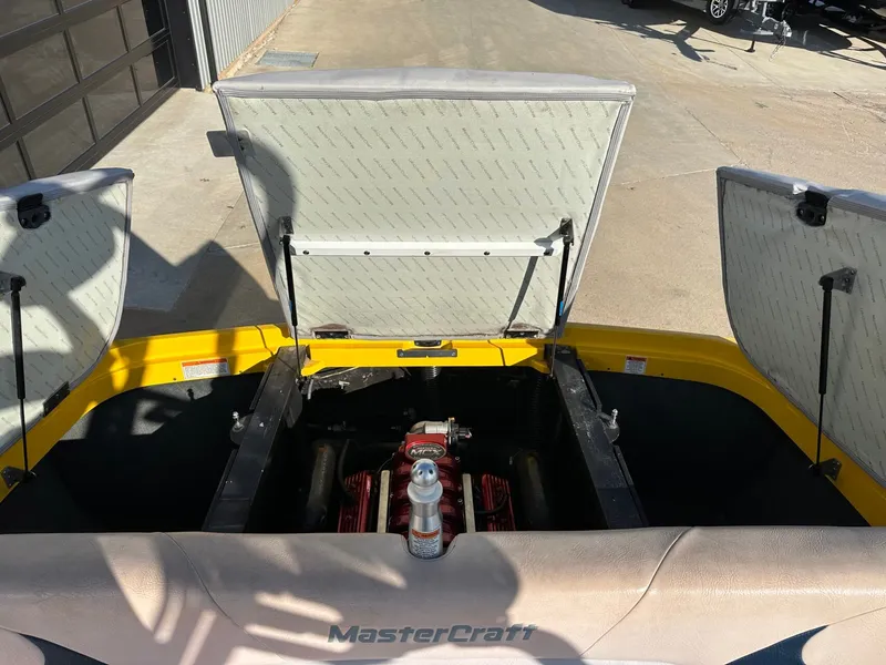 Slide: The Image of MasterCraft 2006 - 38