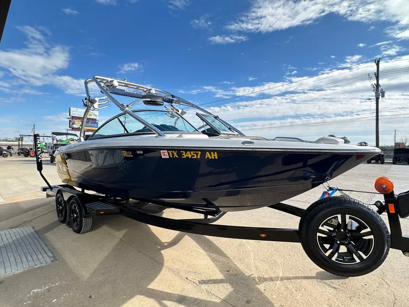 Slide: The Image of MasterCraft 2006 - 6