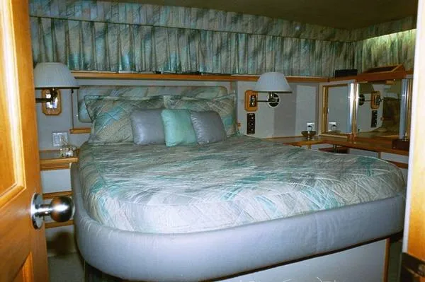 Slide: The Image of Chris-Craft 427 Catalina 1990 - 6