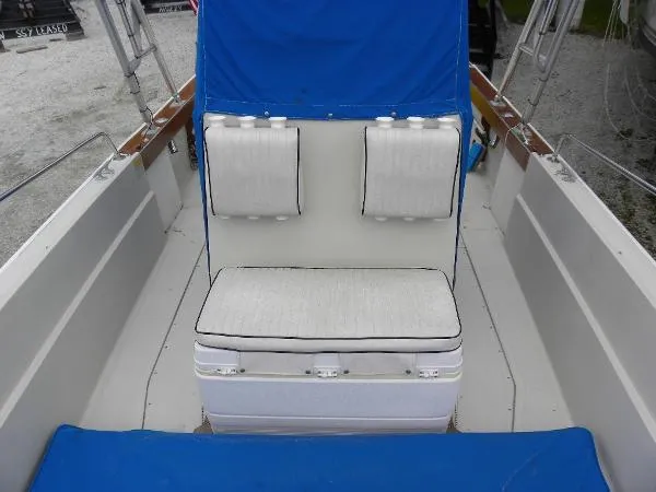 Slide: The Image of Boston Whaler Outrage 25 1988 - 11