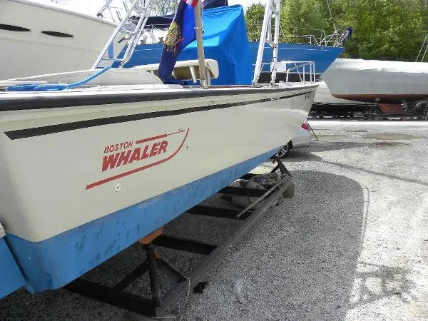 Slide: The Image of Boston Whaler Outrage 25 1988 - 4