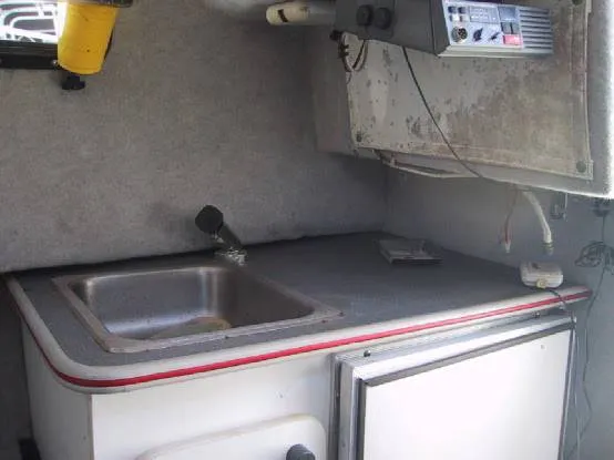 Slide: The Image of Bayliner Trophy Cuddy Cabin 1990 - 4