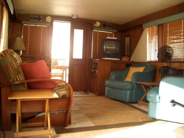 Slide: The Image of Hatteras Yachtfish 1974 - 3