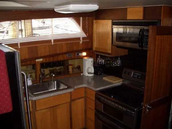 Slide: The Image of Hatteras Yachtfish 1974 - 5