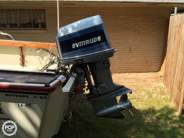 Slide: The Image of Boston Whaler Outrage V-20 1979 - 1