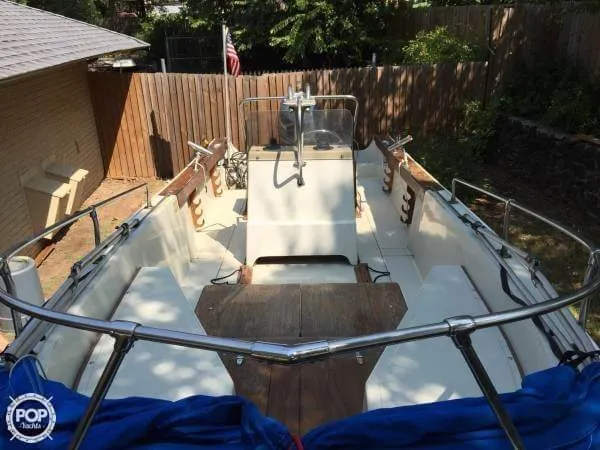 Slide: The Image of Boston Whaler Outrage V-20 1979 - 2