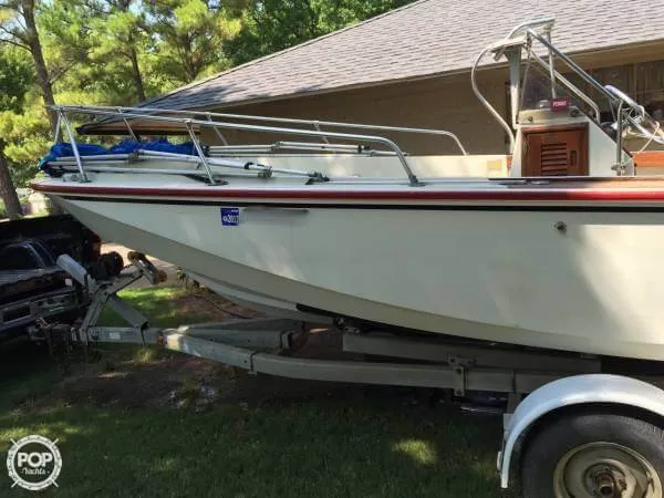 Slide: The Image of Boston Whaler Outrage V-20 1979 - 6