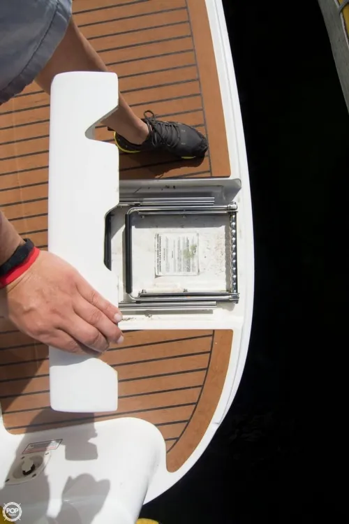 Slide: The Image of Sea Ray 390 Motoryacht 2004 - 9