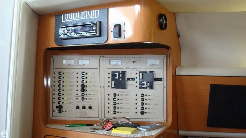 Slide: The Image of Regal 3260 Commodore 2001 - 5