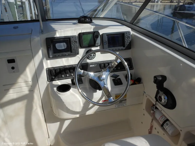 Slide: The Image of Boston Whaler 235 Conquest 2006 - 4