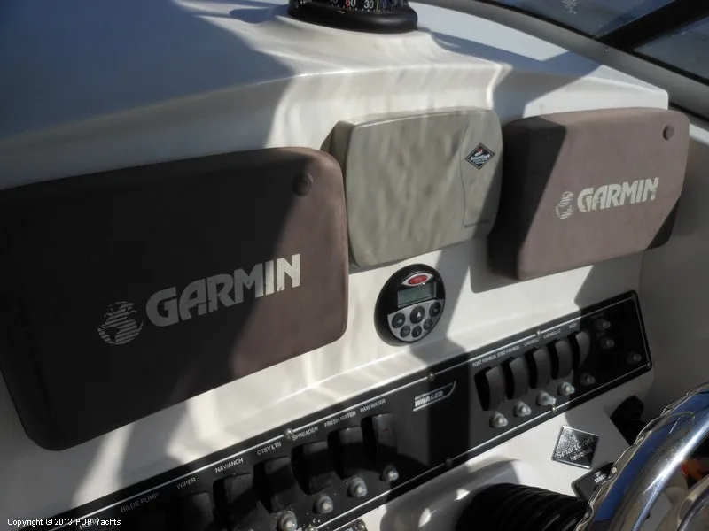 Slide: The Image of Boston Whaler 235 Conquest 2006 - 5