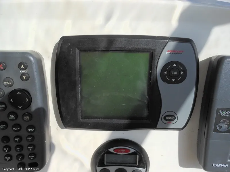 Slide: The Image of Boston Whaler 235 Conquest 2006 - 8