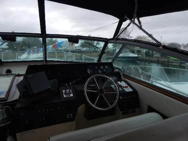 Slide: The Image of Sea Ray 460 Express Cruiser 1986 - 10