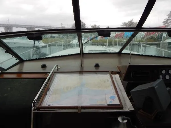 Slide: The Image of Sea Ray 460 Express Cruiser 1986 - 11