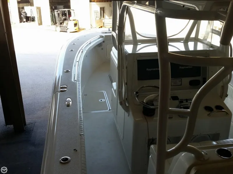 Slide: The Image of Yellowfin 32 Offshore 2010 - 4