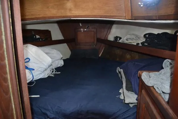 Slide: The Image of Pacific Seacraft Mariah 31 1977 - 6