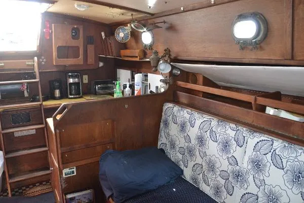 Slide: The Image of Pacific Seacraft Mariah 31 1977 - 9