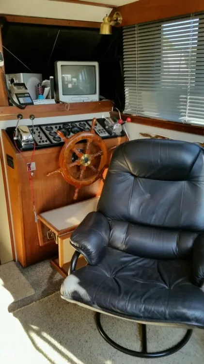 Slide: The Image of Carver Yachts 3207 Aft Cabin 1987 - 11