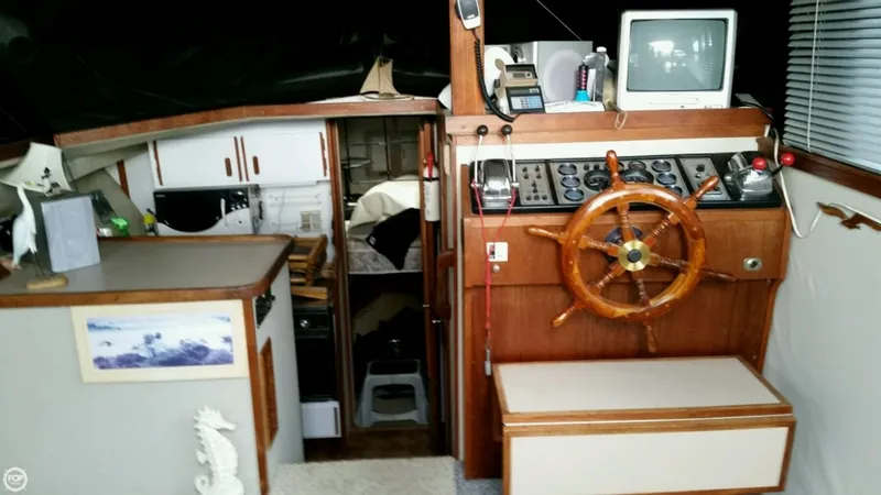 Slide: The Image of Carver Yachts 3207 Aft Cabin 1987 - 9