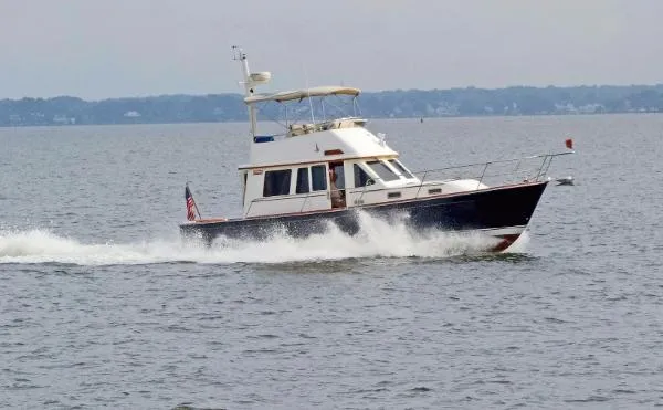 Slide: The Image of Sabreline 36 Flybridge Sedan 2003 - 3