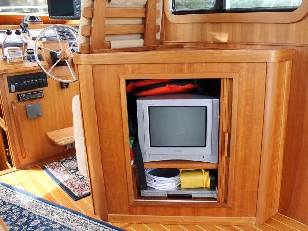 Slide: The Image of Sabreline 36 Flybridge Sedan 2003 - 7