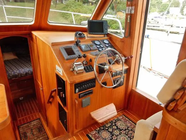 Slide: The Image of Sabreline 36 Flybridge Sedan 2003 - 8