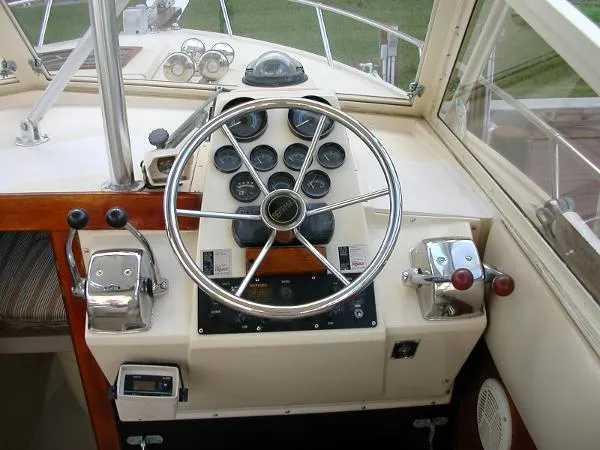 Slide: The Image of Bertram 26 Sport Convertible 1984 - 10