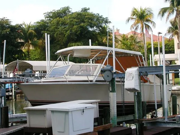 Slide: The Image of Bertram 26 Sport Convertible 1984 - 6