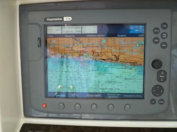 Slide: The Image of Sea Ray 50/52 Sedan Bridge 2005 - 10
