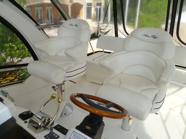 Slide: The Image of Sea Ray 50/52 Sedan Bridge 2005 - 8
