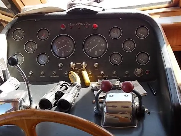 Slide: The Image of Ocean Alexander Cockpit Motor Yacht 1987 - 5