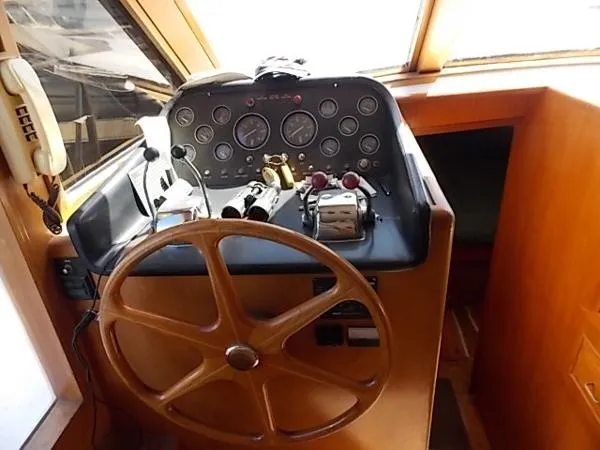 Slide: The Image of Ocean Alexander Cockpit Motor Yacht 1987 - 6