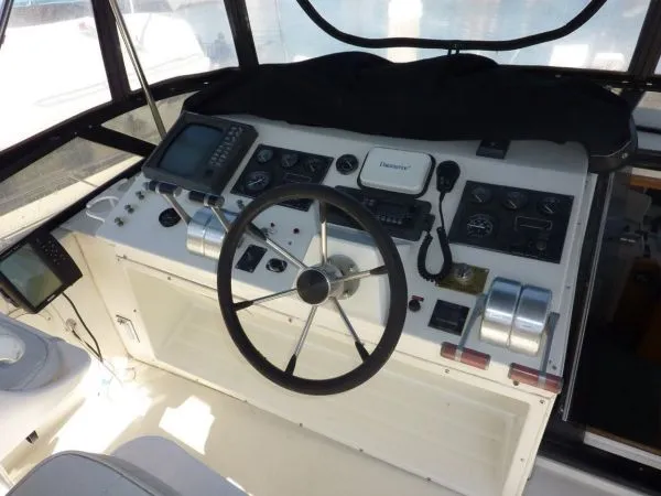 Slide: The Image of Navigator CLASSIC PILOTHOUSE SEDAN 1996 - 8