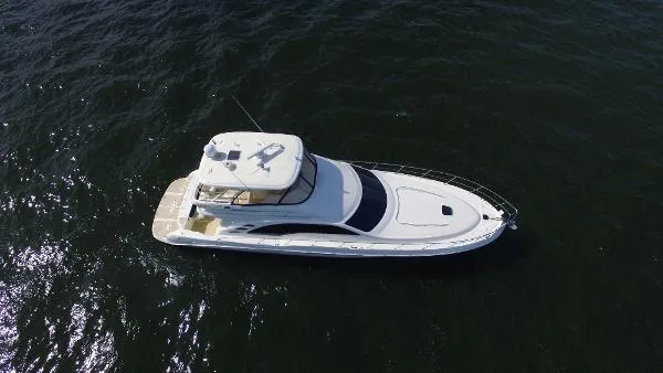 Slide: The Image of Sea Ray 580 Sedan Bridge 2005 - 7