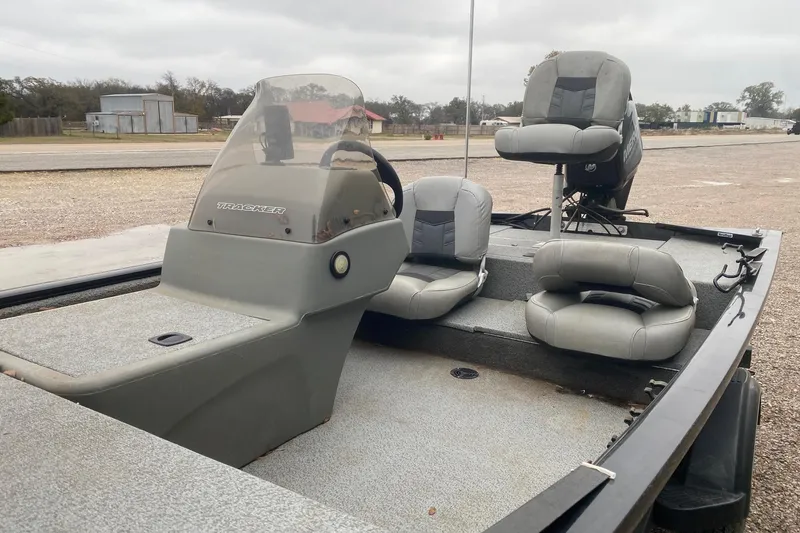 Slide: The Image of 2018 Tracker Pro 160 fishing boat with seating and steering console. - 9