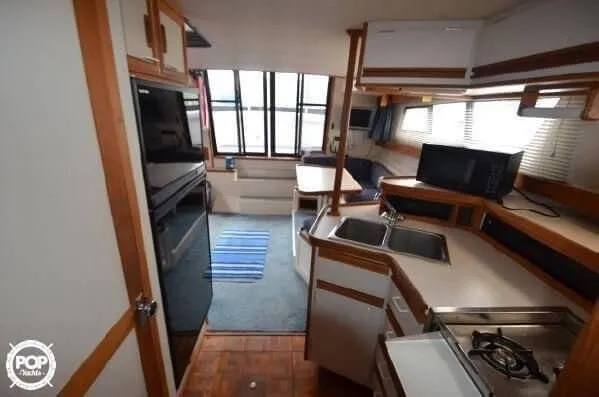 Slide: The Image of Carver Yachts 3297 Mariner 1989 - 11