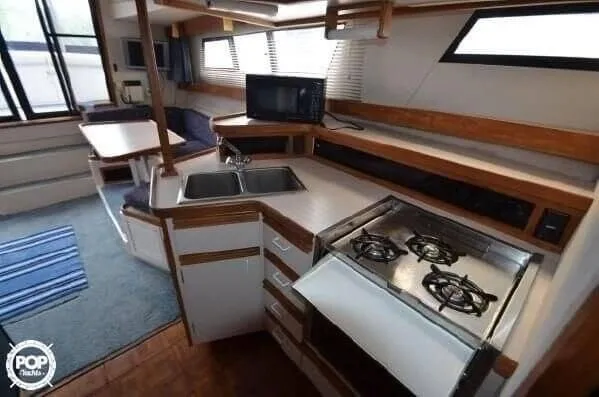 Slide: The Image of Carver Yachts 3297 Mariner 1989 - 7