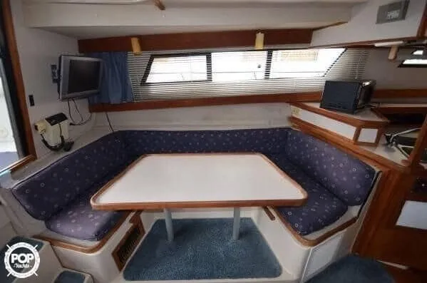 Slide: The Image of Carver Yachts 3297 Mariner 1989 - 8