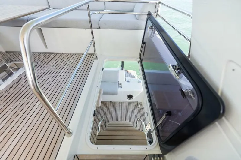 Slide: The Image of Flybridge - 64