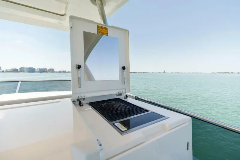 Slide: The Image of Flybridge - 70